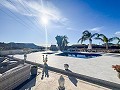 Charmante Villa met Zomerse Keuken en Gastenhuis op 15 Minuten van het Strand in Spanish Fincas