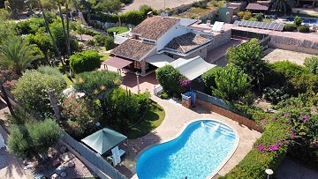 Hermosa villa de 5 dormitorios y 5 baños en Peña de las Águilas,  Elche