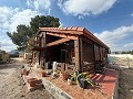 Villa met 4 slaapkamers en 2 badkamers en een houten huis met 4 slaapkamers en 2 badkamers te koop in La Romana. in Spanish Fincas