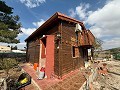 Villa met 4 slaapkamers en 2 badkamers en een houten huis met 4 slaapkamers en 2 badkamers te koop in La Romana. in Spanish Fincas