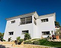 Exclusieve off-grid villa op de top van de berg in Villena in Spanish Fincas