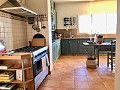 Exclusieve off-grid villa op de top van de berg in Villena in Spanish Fincas