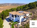 Exclusieve off-grid villa op de top van de berg in Villena in Spanish Fincas