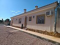 Schöne Villa mit 3 Schlafzimmern und 2 Bädern in Aspe in Spanish Fincas