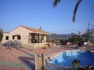 Beautiful villa with swimming pool in Spanish Fincas