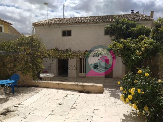 Spacious 4 bed village house in Torre Del Rico