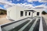 Neubauvilla mit 4 Schlafzimmern und 8m Pool in Spanish Fincas