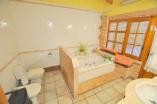 Quirky 3 bed Tardis house with pool, Yecla in Spanish Fincas