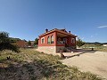 Maravillosa villa con piscina en Yecla in Spanish Fincas