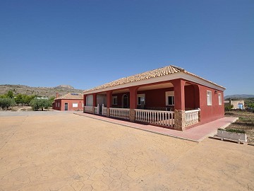 Villa enorme de 4 dormitorios con casa de huéspedes con 4 habitaciones