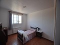 Großes 4-Bett-Familienhaus mit 4-Bett-Gästehaus in Spanish Fincas