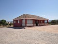 Großes 4-Bett-Familienhaus mit 4-Bett-Gästehaus in Spanish Fincas