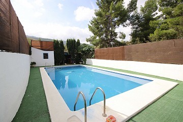 Casa en el pueblo con piscina y vistas en Casas de Señor