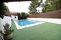 Casa en el pueblo con piscina y vistas en Casas de Señor in Spanish Fincas