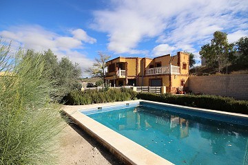 Villa individuelle à Monovar avec deux maisons d'hôtes et une piscine