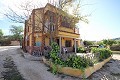 Villa en Monovar con dos casas de huéspedes y piscina in Spanish Fincas