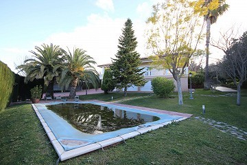 Gran Chalet Independiente con piscina en Loma Bada, Alicante