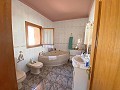 Gran Casa en el pueblo con piscina privada en Caudete in Spanish Fincas