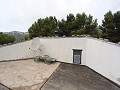 Gran casa rústica en un parque nacional con techo de pizarra. in Spanish Fincas