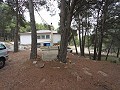 Gran casa rústica en un parque nacional con techo de pizarra. in Spanish Fincas