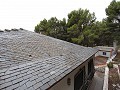 Gran casa rústica en un parque nacional con techo de pizarra. in Spanish Fincas