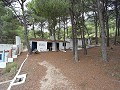 Gran casa rústica en un parque nacional con techo de pizarra. in Spanish Fincas