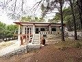 Gran casa rústica en un parque nacional con techo de pizarra. in Spanish Fincas