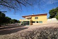 Grande villa individuelle avec piscine proche de la ville à Elda-Petrer in Spanish Fincas