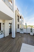 Bonito Apartamento con una gran Piscina Común y 4 Pistas de Golf cerca in Spanish Fincas