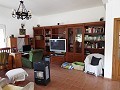 Impresionante Villa con 6 habitaciones, 3 baños y solarium en Zarra, Valencia in Spanish Fincas