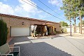 Trois maisons sur un terrain à Monovar in Spanish Fincas