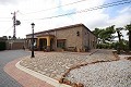 Trois maisons sur un terrain à Monovar in Spanish Fincas