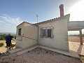 Villa with small guest house in Spanish Fincas