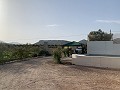 Villa with small guest house in Spanish Fincas