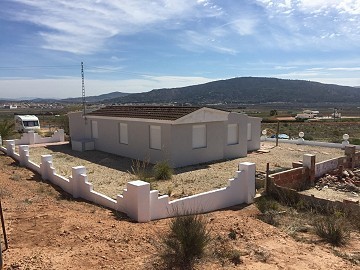 Bonito chalet de madera con exterior nuevo añadido