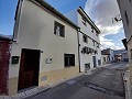 Preciosa casa de pueblo con terraza en la azotea in Spanish Fincas