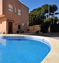 Casa adosada para dos familias con piscina in Spanish Fincas