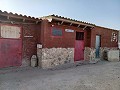 Maison de village de 8 chambres et 2 salles de bain avec écuries et chenils in Spanish Fincas