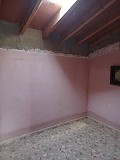 Casa de pueblo de 8 dormitorios y 2 baños con establos y perreras in Spanish Fincas