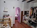 Casa de pueblo de 8 dormitorios y 2 baños con establos y perreras in Spanish Fincas