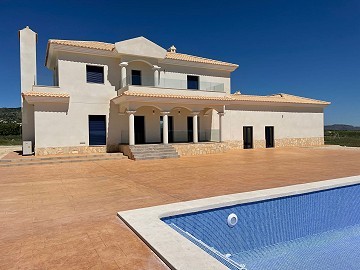 Nouvelle construction avec piscine à Pinoso