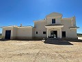 Nouvelle construction avec piscine à Pinoso in Spanish Fincas