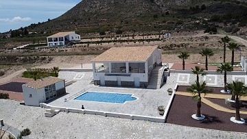 Preciosa Villa en la Romana con 5 habitaciones