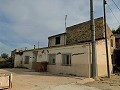 3 Bed Country house & Storage depot 10 mins walk to Barinas Town in Spanish Fincas