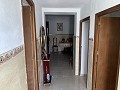 3 Bed Country house & Storage depot 10 mins walk to Barinas Town in Spanish Fincas