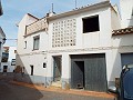 Groot herenhuis met 2 aparte appartementen en garage in Spanish Fincas