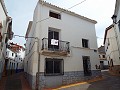 Grande maison de ville avec 2 appartements séparés et garage in Spanish Fincas