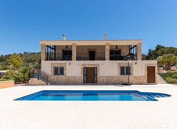 Superbe villa neuve de 5 chambres et 3 salles de bain et piscine