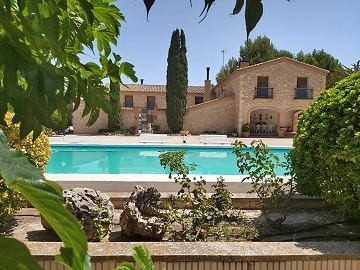 Belle Finca Spacieuse avec 9 Chambres, 3 Salles de Bain et Grande Piscine