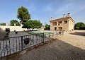 Massive Villa mit 5 Schlafzimmern, 3 Bädern und Stallungen in Spanish Fincas